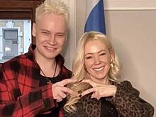 «Сейчас не до фаты»: дизайнер оценил милитари-наряды SHAMAN и Мизулиной в ЗАГСе