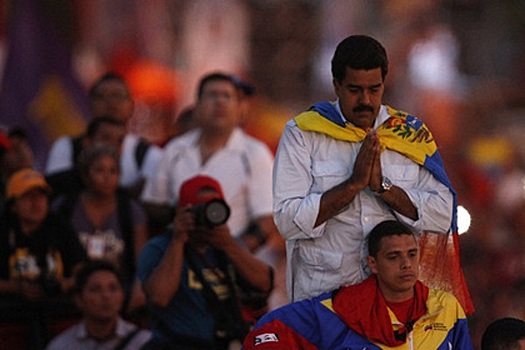 Мадуро решил помолиться ради включения электричества