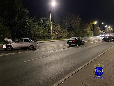 Лихач на "десятке" устроил ДТП с четырьмя машинами в Самаре