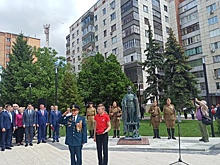 В Курске открыли памятник «Сынам полка»