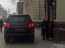 Автомобиль директора «Ленкома» вновь замечен на тротуаре