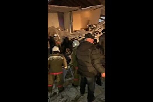 Самолет авиакомпании Bek Air перед взлетом дважды зацепил хвостом ВПП