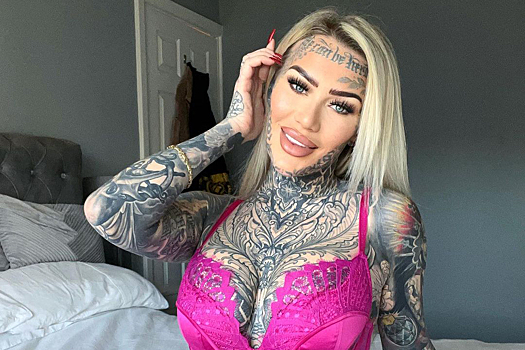 «Самая татуированная женщина Британии» показала фото топлес