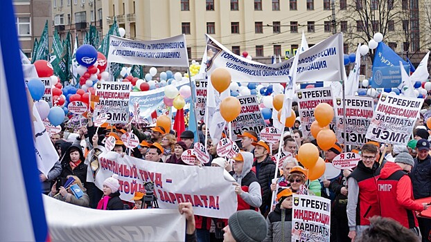 В Челябинске несмотря на дождь на митинг вышли тысячи горожан