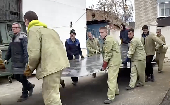 Александр Хинштейн поздравил курян с Днем студента