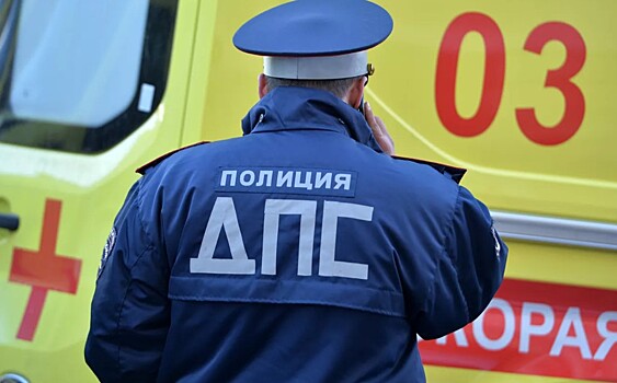 Пассажирский автобус столкнулся с авто на трассе в Свердловской области