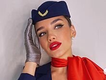 Стюардесса сняла видео в униформе и покорила пользователей