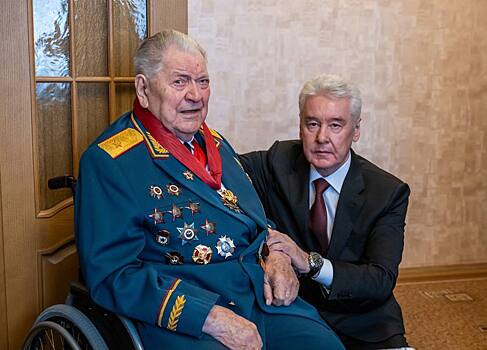 Собянин вручил ветерану ВОВ орден «За заслуги перед Отечеством» II степени