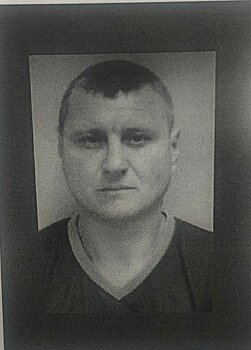 В Краснодаре полиция разыскивает водителя, сбившего на тротуаре женщину