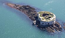 Британский остров-крепость Stack Rock-Fort выставлен на продажу