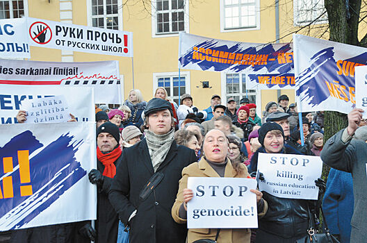 В Елгаве прошёл митинг против закрытия русской школы