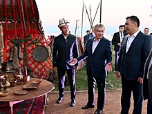 Токаев, Мирзиеев и Жапаров посетили этнокультурный комплекс на Иссык-Куле