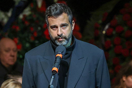 Стало известно, как Ургант прошёлся по скандалам вокруг Долиной и Диброва