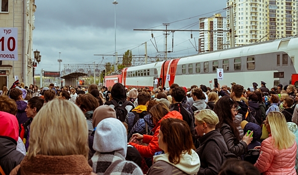 Первый в 2023 году двухэтажный туристический поезд прибыл в Волгоград