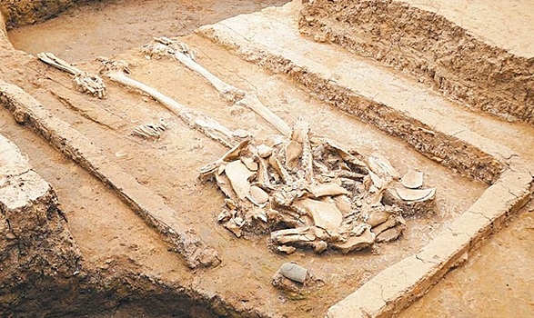 В Китае найдена 5000-летняя гробница с неизвестным оружием