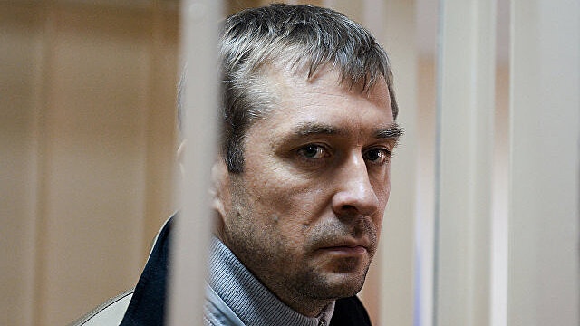 СМИ узнали, кто доставил деньги в квартиру Захарченко