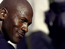 История тайного визита Майкла Джордана на тренировку Чикаго Буллз в 1999 году и его легендарная игра один на один: видео