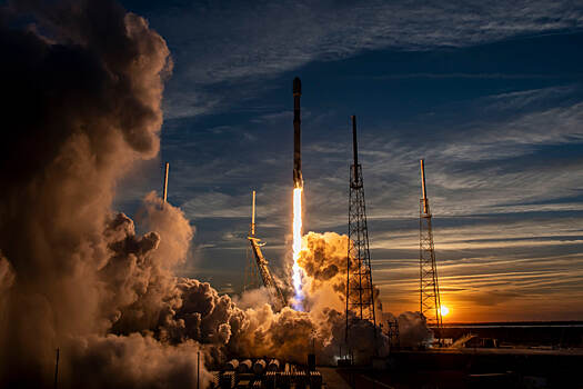 SpaceX запустила ракету-носитель с 22 спутниками Starlink нового поколения