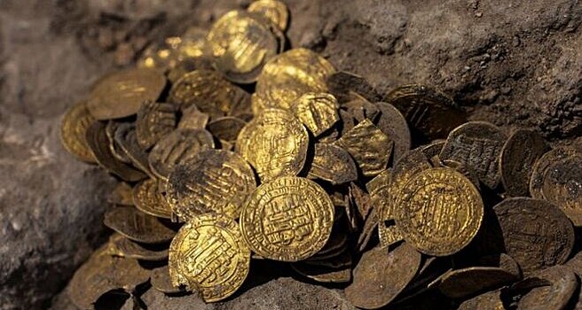 В центре Израиля нашли золотые монеты возрастом 1100 лет