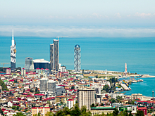 "Не уважают никого, в квартиру заходят в обуви"