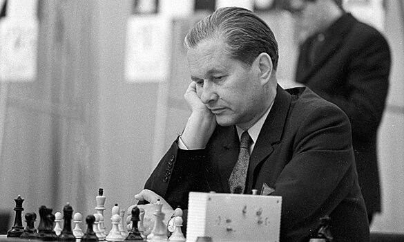 Памятник Паулю Кересу в Таллинне покинул свое привычное место