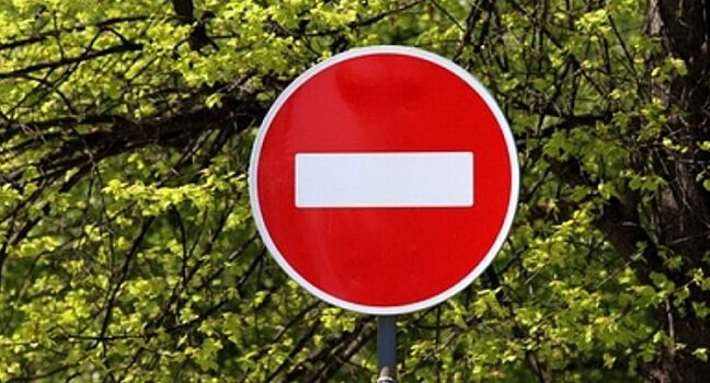 Чем отличается знак “Движение запрещено” от т.н. “кирпича”?
