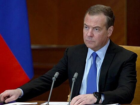 Медведев прокомментировал решение Запада о введении потолка цен на российскую нефть