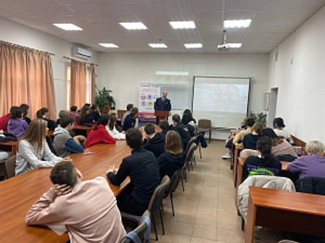 В Калининградской области сотрудники полиции встретились с учащимися колледжа в рамках акции «Дети России - 2023»