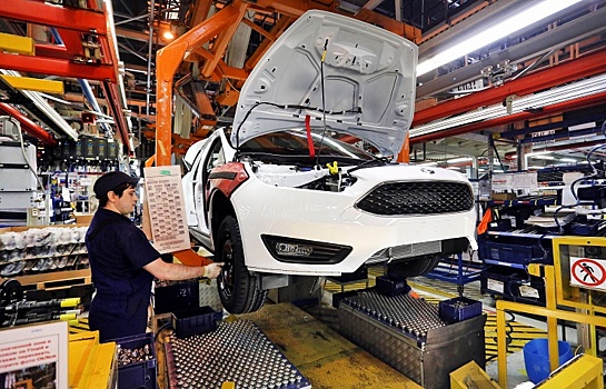 Производство легковых авто в РФ упало на 22,2%