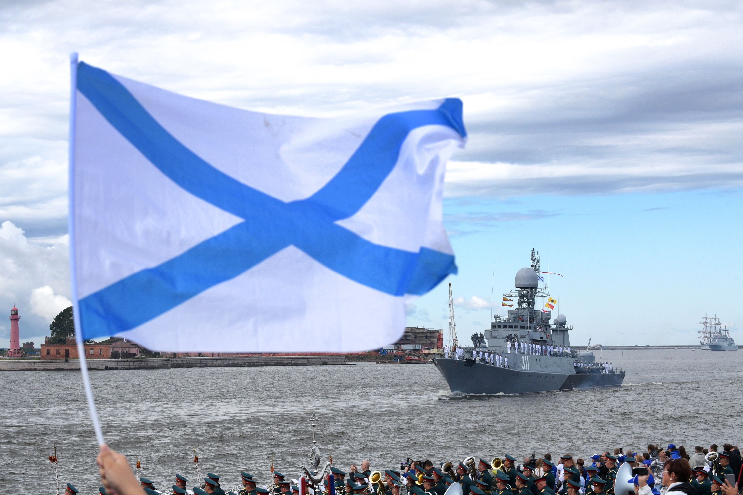 В Петербурге отменили военно-морской парад и салют в день ВМФ