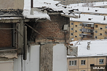 Тюменцы пожаловались депутату Госдумы на разрушающуюся крышу многоэтажки