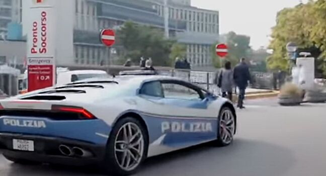 В Италии полицейские возят донорские органы на Lamborghini Huracan