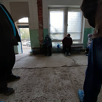 Под Челябинском больные замерзают в очереди на томографию