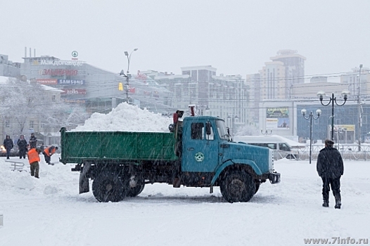 В ночь на пятницу снег на улицах Рязани убирали 87 единиц техники