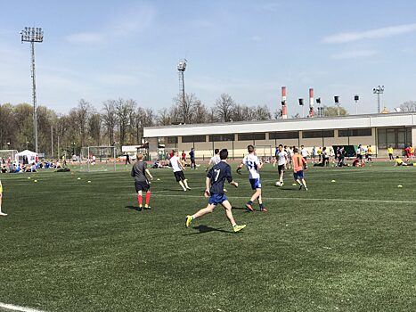 Около 400 команд приняли участие в чемпионате по футболу среди любителей в Лужниках