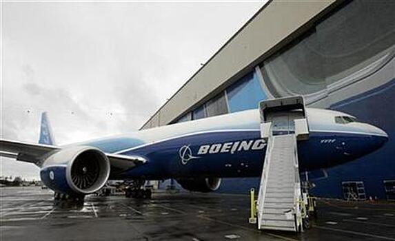Boeing-777 вернулся в аэропорт из-за потери детали