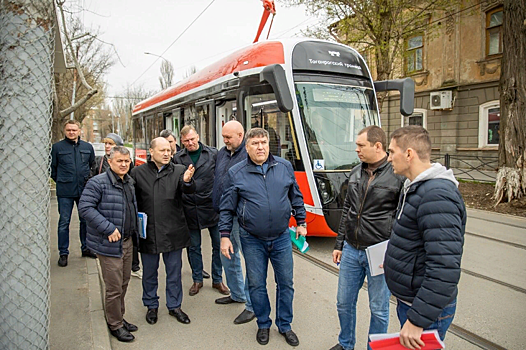 Донские власти проверили благоустройство территории по маршруту трамвая № 2 в Таганроге