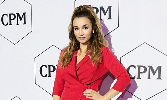 Чехова, Пегова, Тарханова и другие звезды оценили новые модные коллекции