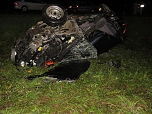 Машина пенсионера развалилась на части после столкновения с грузовиком в Кузбассе