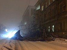 Строительные леса рухнули на Пискунова в Нижнем Новгороде
