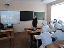 Студентам медколледжа разъяснили правила управления скутером