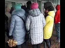 В Набережных Челнах родители будущих первоклашек с ночи занимали очередь для записи в Пушкинский пролицей