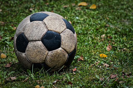 13-летний мальчик внезапно погиб во время игры в футбол в Подмосковье