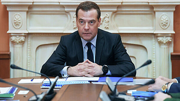 Медведеву доложили о мерах по предупреждению завоза коронавируса