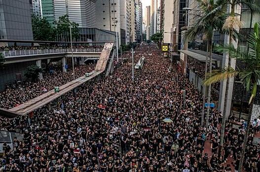 Неутихающие бунты Гонконга испытывают небезграничное терпение Пекина
