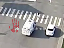 В Челябинске на видео попало, как скорая, спешившая на вызов, сбила ребенка