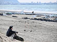 Мазутные пятна достигли берегов Евпатории