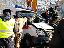 Скорую помощь раздавило упавшим грузом с проезжавшего автомобиля под Хабаровском: видео