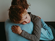 Как родителям успокоить расстроенного ребенка