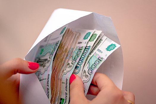 Менеджер крупного банка похитила деньги со счетов кузбассовцев путем подделки договоров